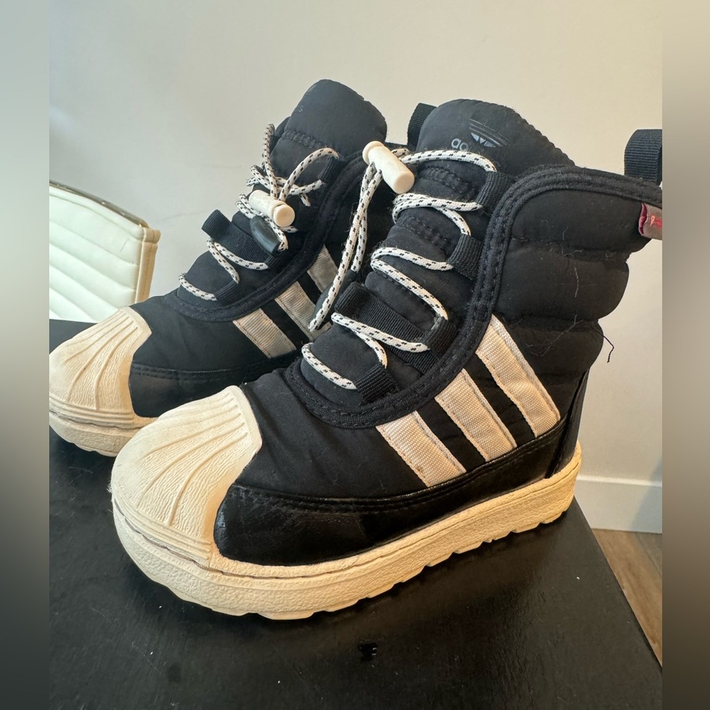 Adidas boy superstar 360 snow boot size 7.5